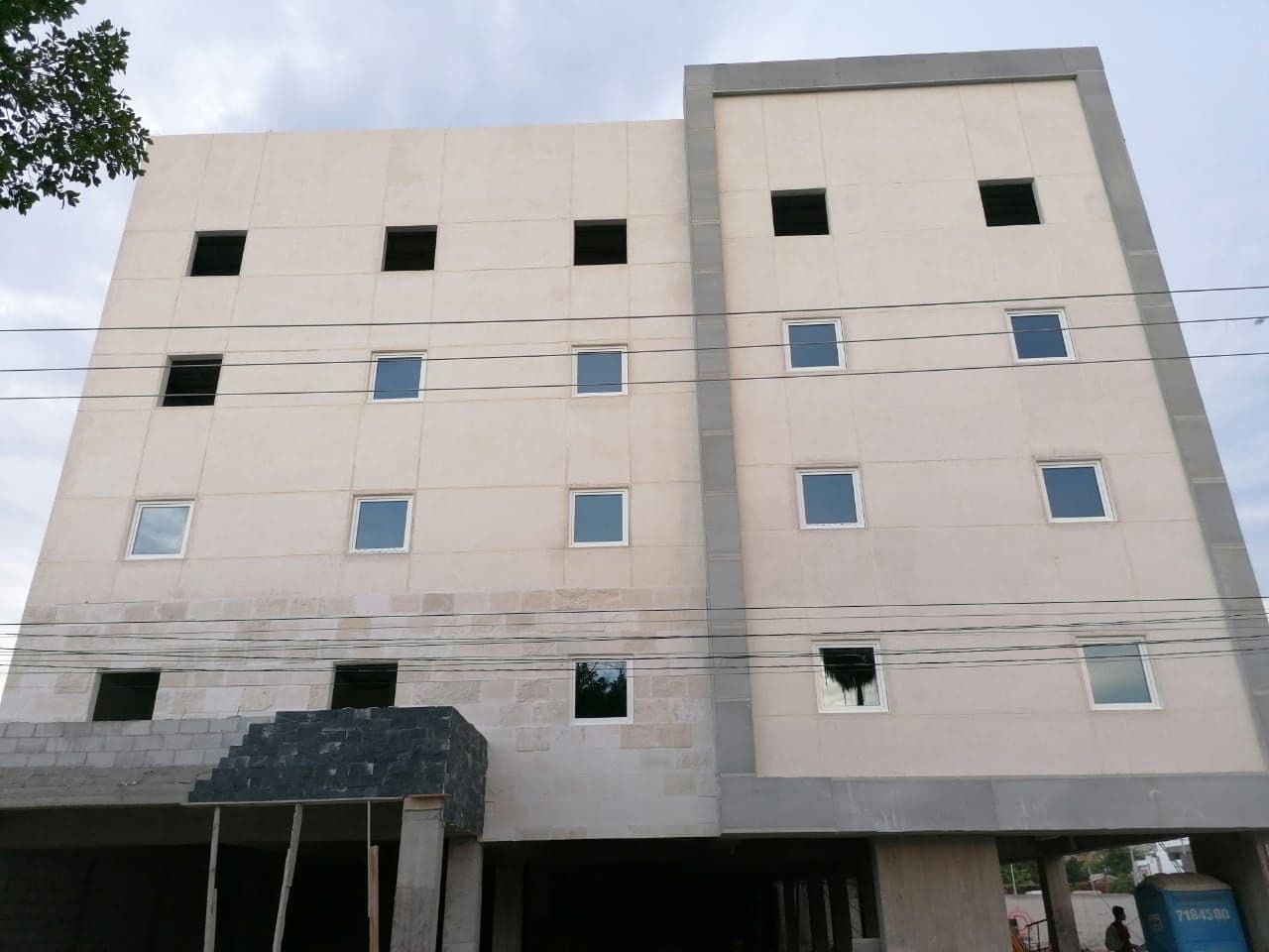 Hotel de 5 pisos terminado