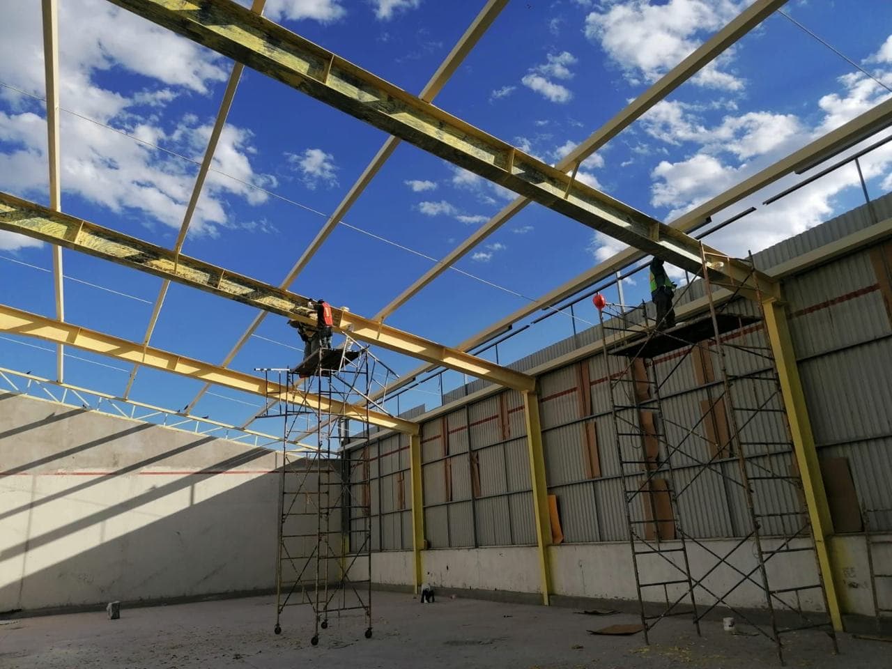 Nave industrial de estructura metálica